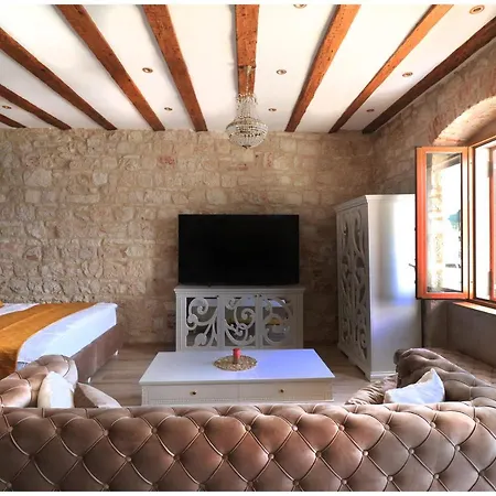 Luxury Seafront Fabri *