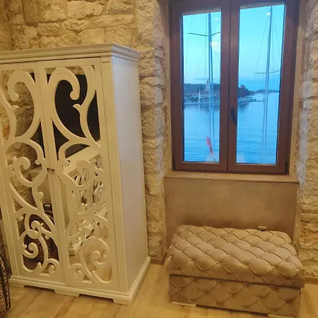 Luxury Seafront Fabri *