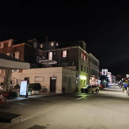 Luxury Seafront Fabri Vis