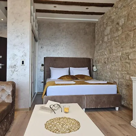 Apartment Luxury Seafront Fabri