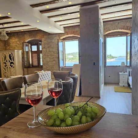 Luxury Seafront Fabri Vis