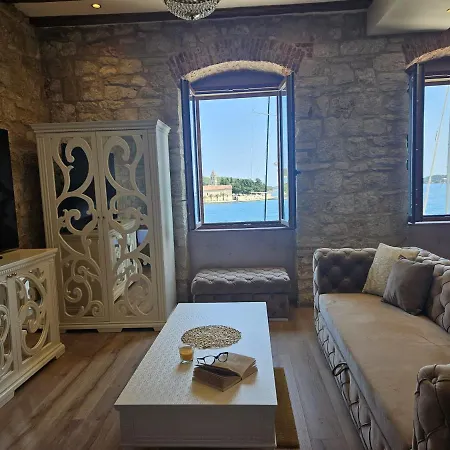 Luxury Seafront Fabri Apartment Vis