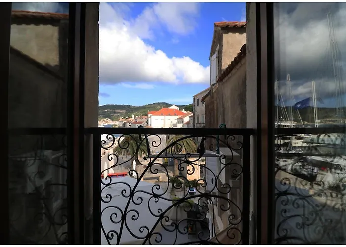 Luxury Seafront Fabri Apartment Vis