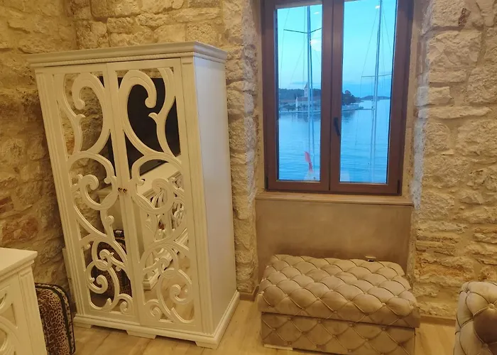 Luxury Seafront Fabri *