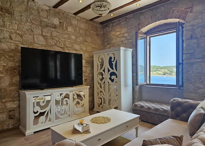 Luxury Seafront Fabri فيس