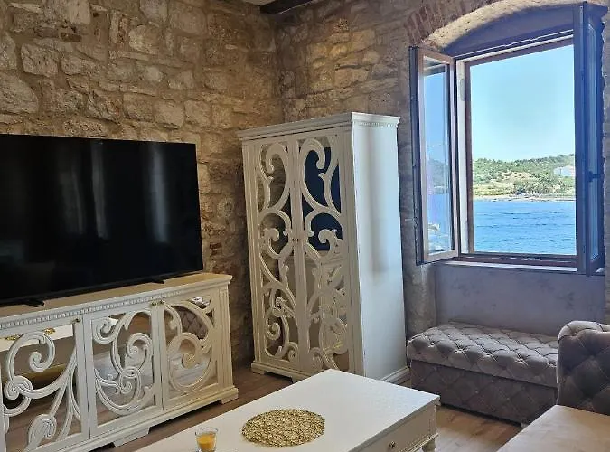 شقة Luxury Seafront Fabri *