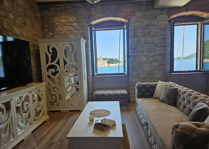 Luxury Seafront Fabri شقة فيس