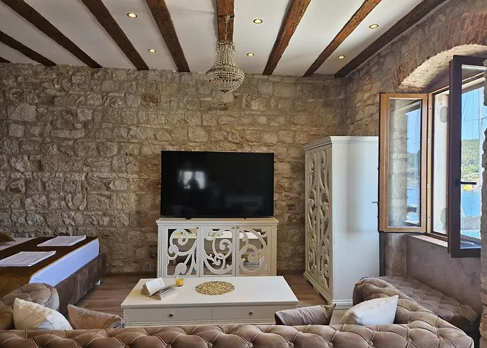 Luxury Seafront Fabri * فيس