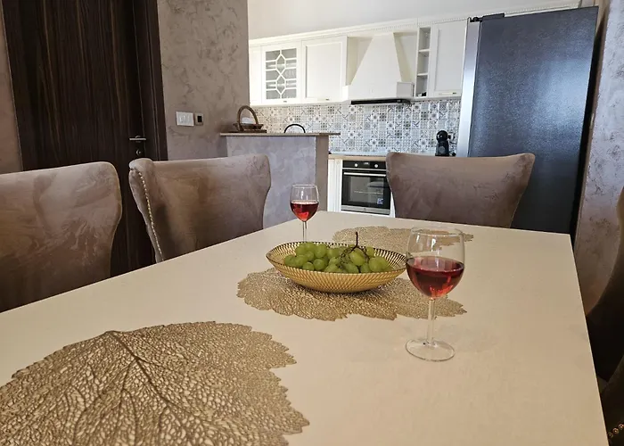 Luxury Seafront Fabri شقة