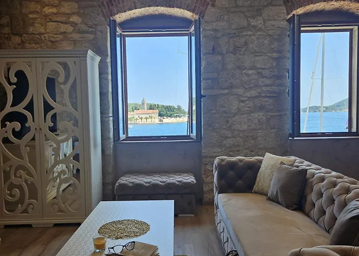 Luxury Seafront Fabri * فيس