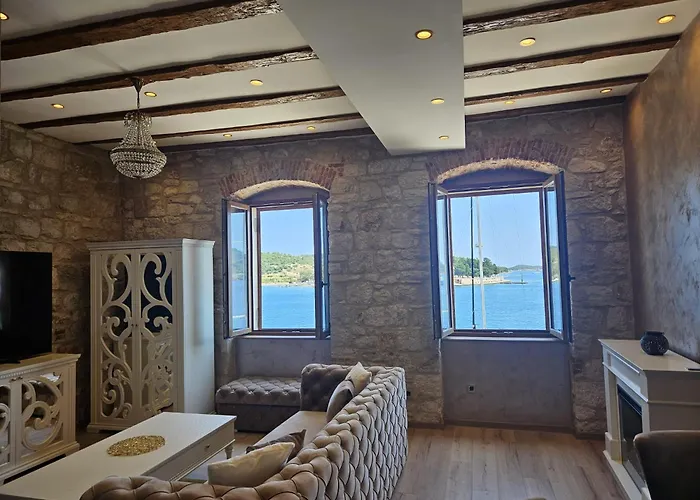 Luxury Seafront Fabri *