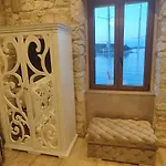 Luxury Seafront Fabri *