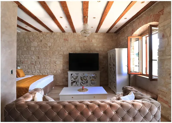 Luxury Seafront Fabri *